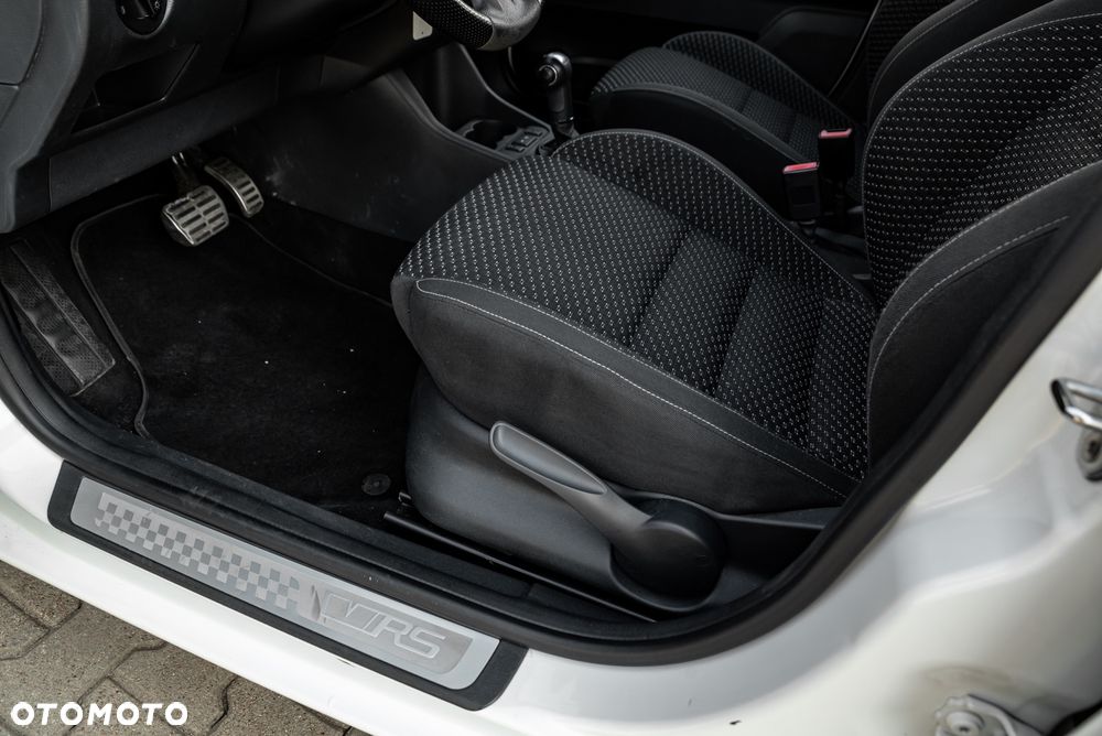 Skoda Fabia 1.4 TSI DSG RS - 18