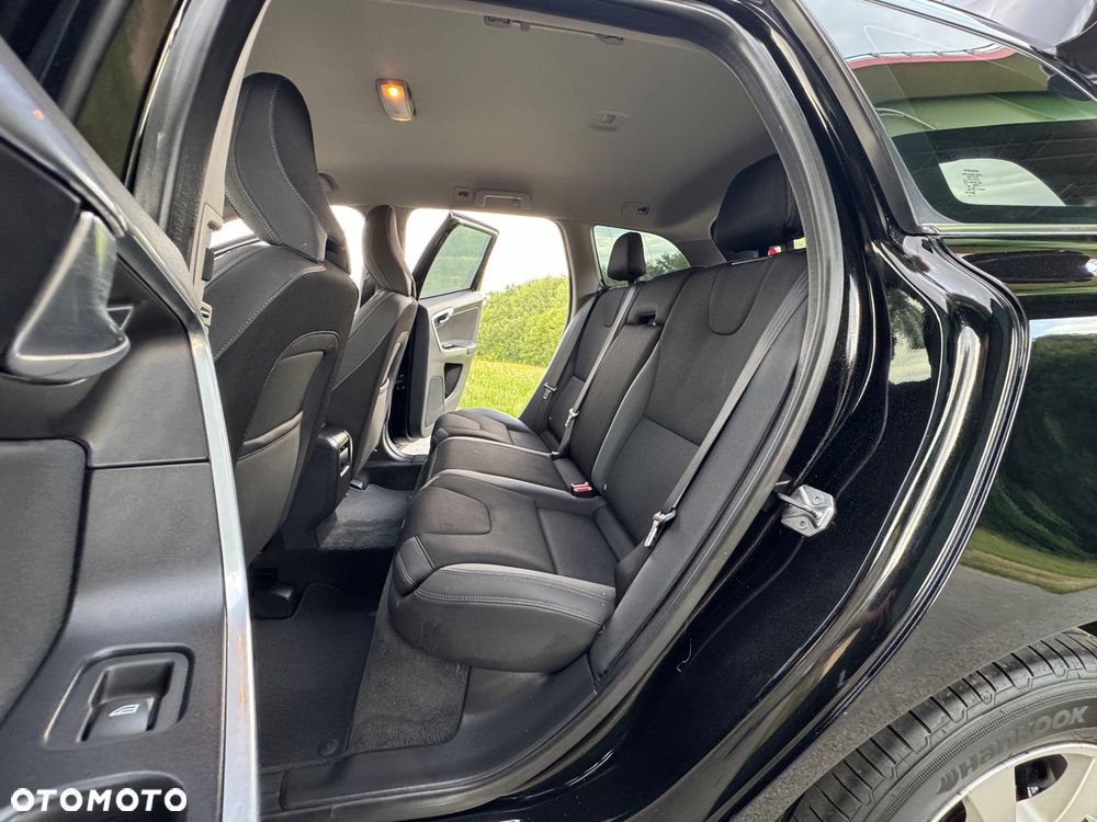 Volvo XC 60 D4 Momentum - 33