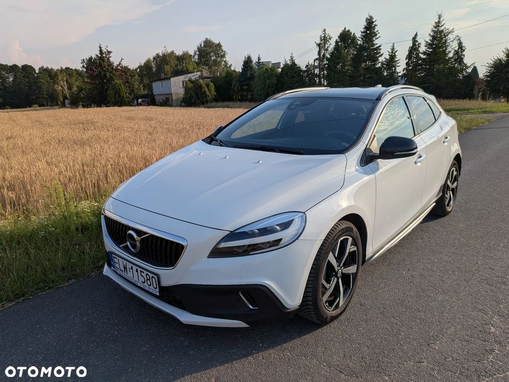 Volvo V40 Cross Country - 1