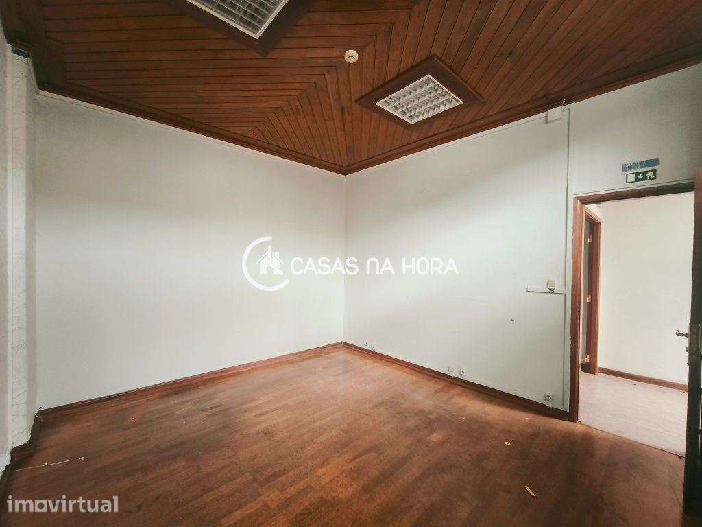 Ótima Loja/Escritório - Bom Estado  Muito Próximo do Centro de Algu... - Grande imagem: 3/21