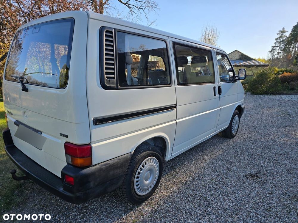 Volkswagen Caravelle - 2
