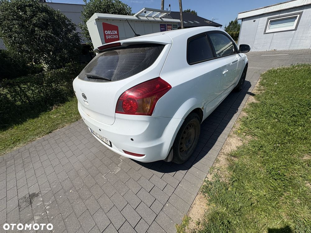 Kia Ceed - 4