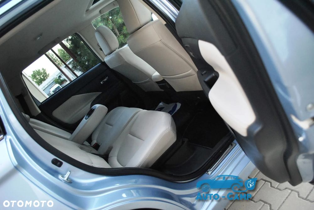 Mitsubishi Outlander Instyle NAVI + - 24