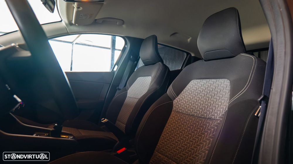 Renault Clio 1.0 TCe Techno Bi-Fuel - 24