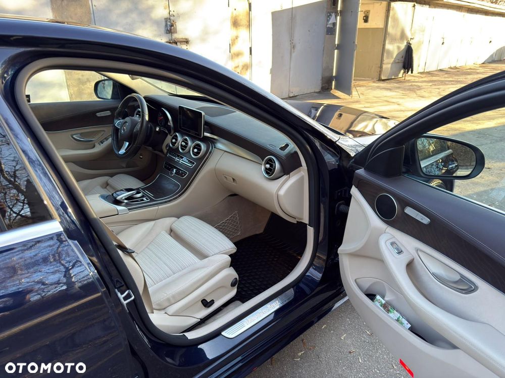 Mercedes-Benz Klasa C 200 4-Matic 9G-TRONIC - 8