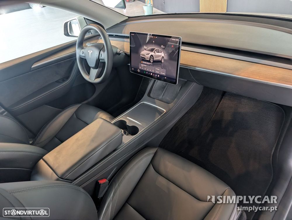 Tesla Model Y - 7