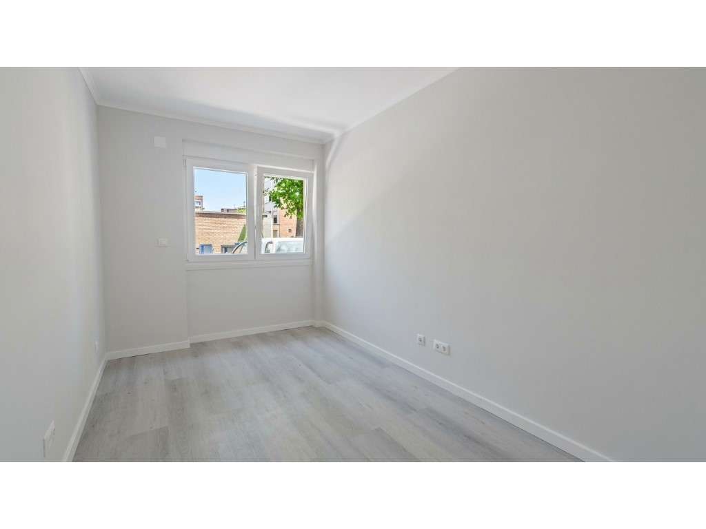 Apartamento T2 Renovado | Benfica - Grande imagem: 3/15