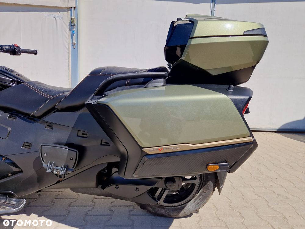 Can-Am Spyder - 19