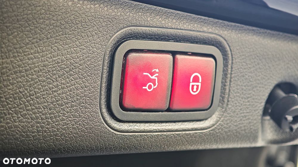 Mercedes-Benz Klasa E 220 d 4-Matic AMG - 38