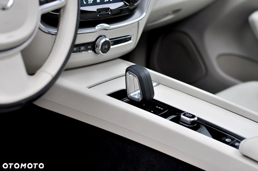 Volvo XC 60 T6 AWD Plug-In Hybrid Inscription - 16
