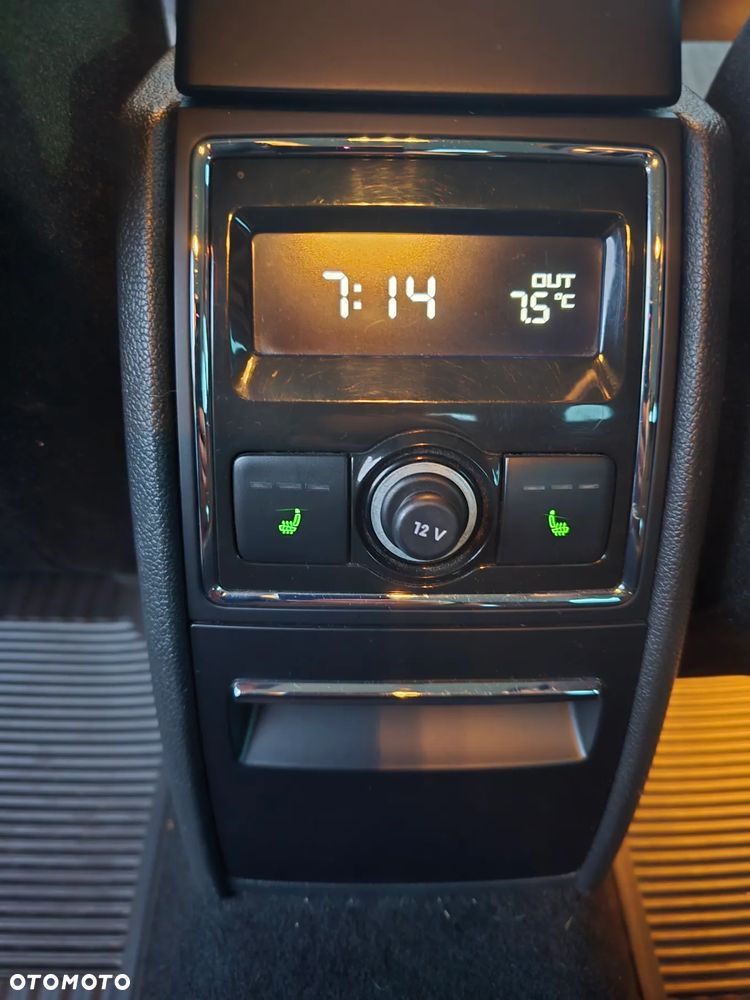 Skoda Superb 2.0 TDI Elegance DSG - 8