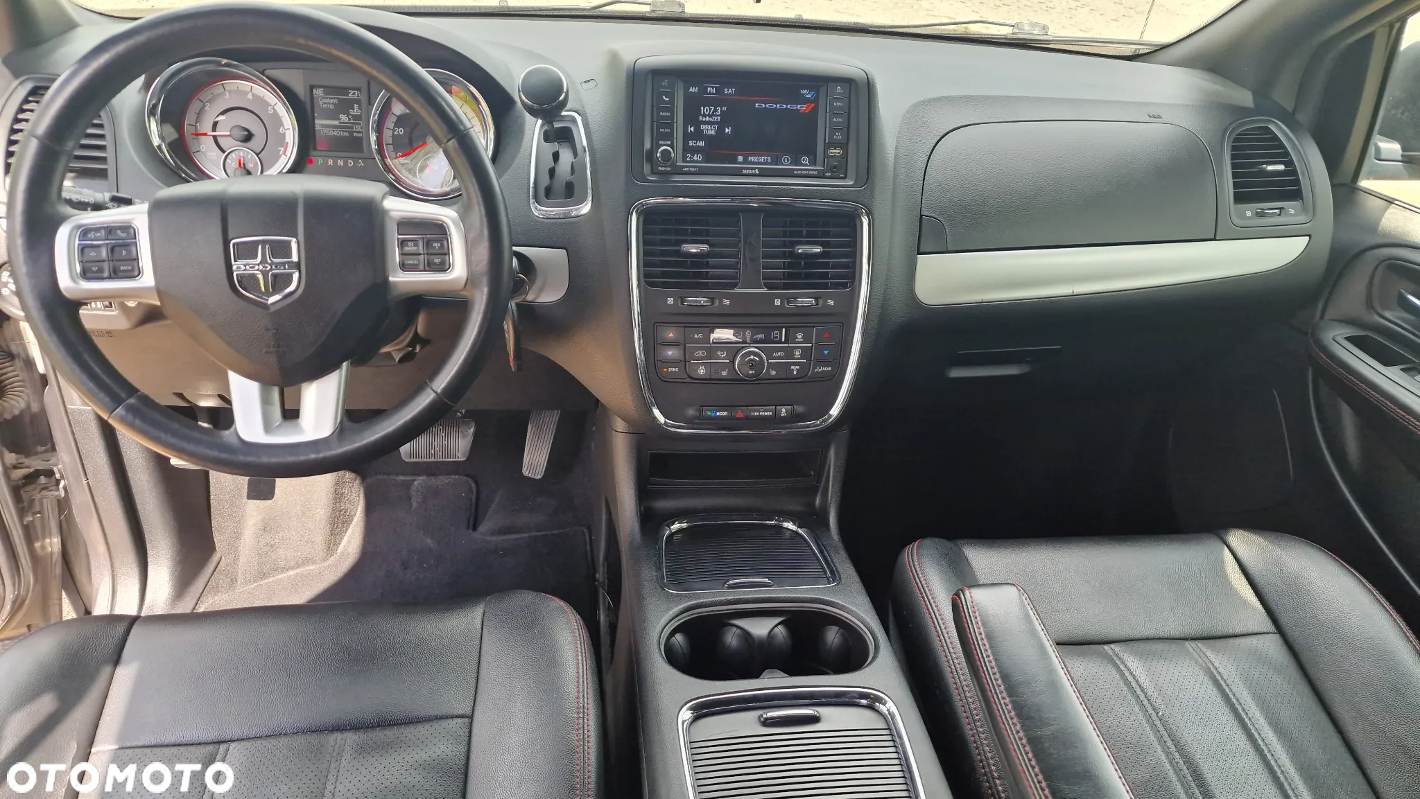 Dodge Grand Caravan - 11