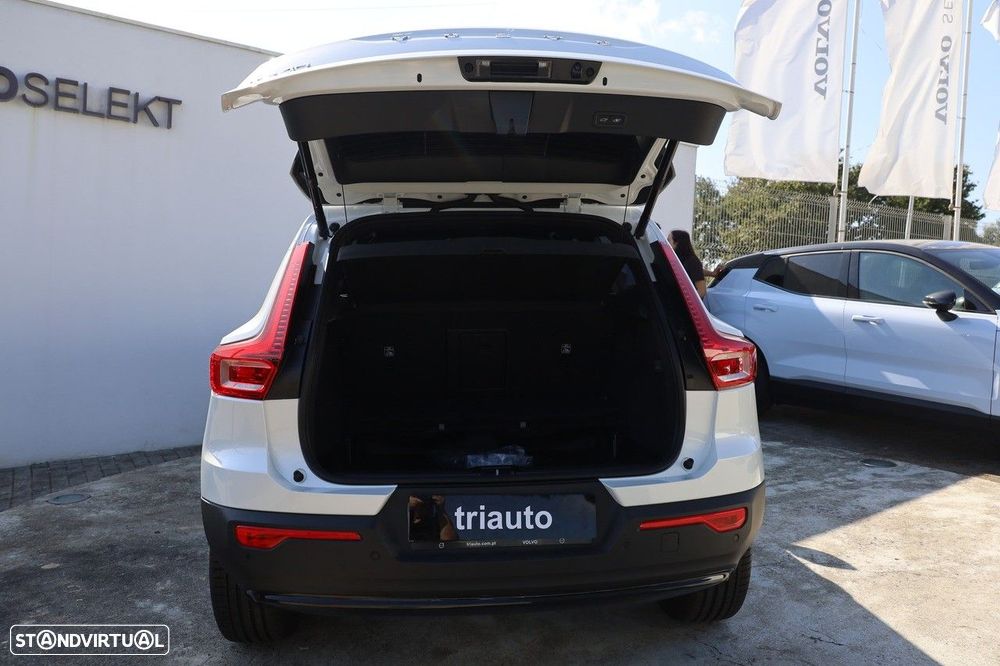 Volvo XC 40 2.0 B3 Plus Dark - 4