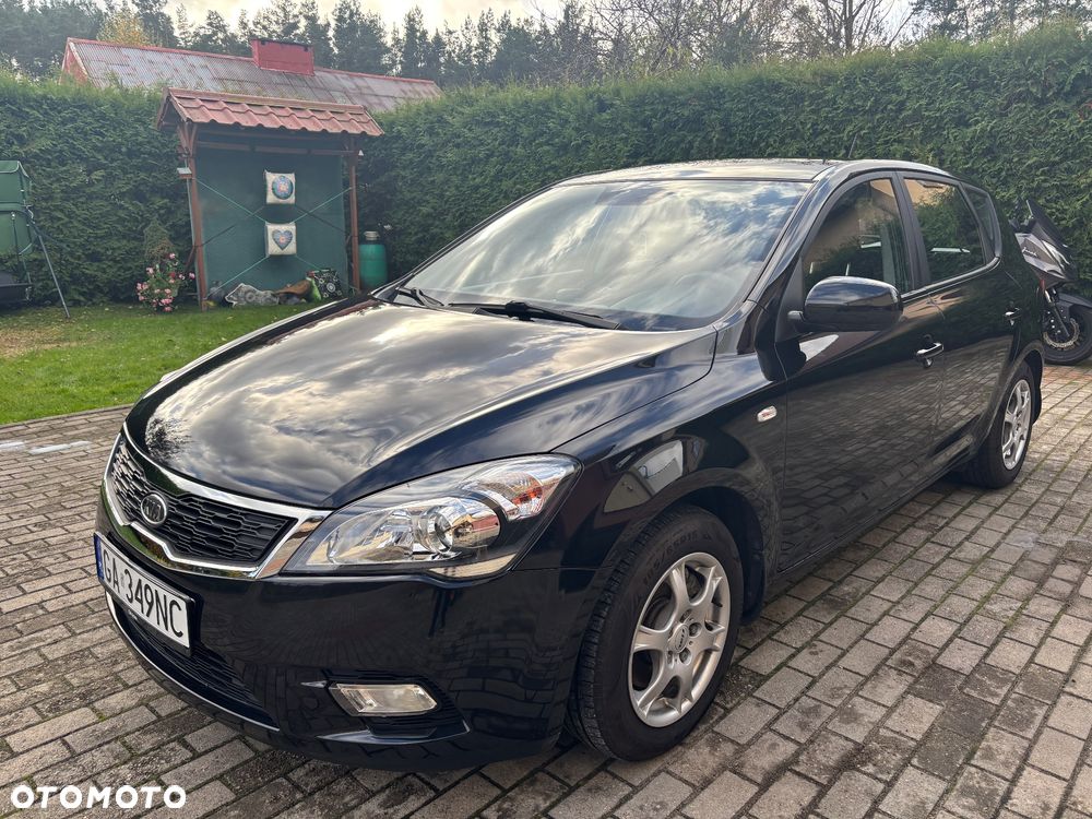 Kia Ceed 2010 photo 2