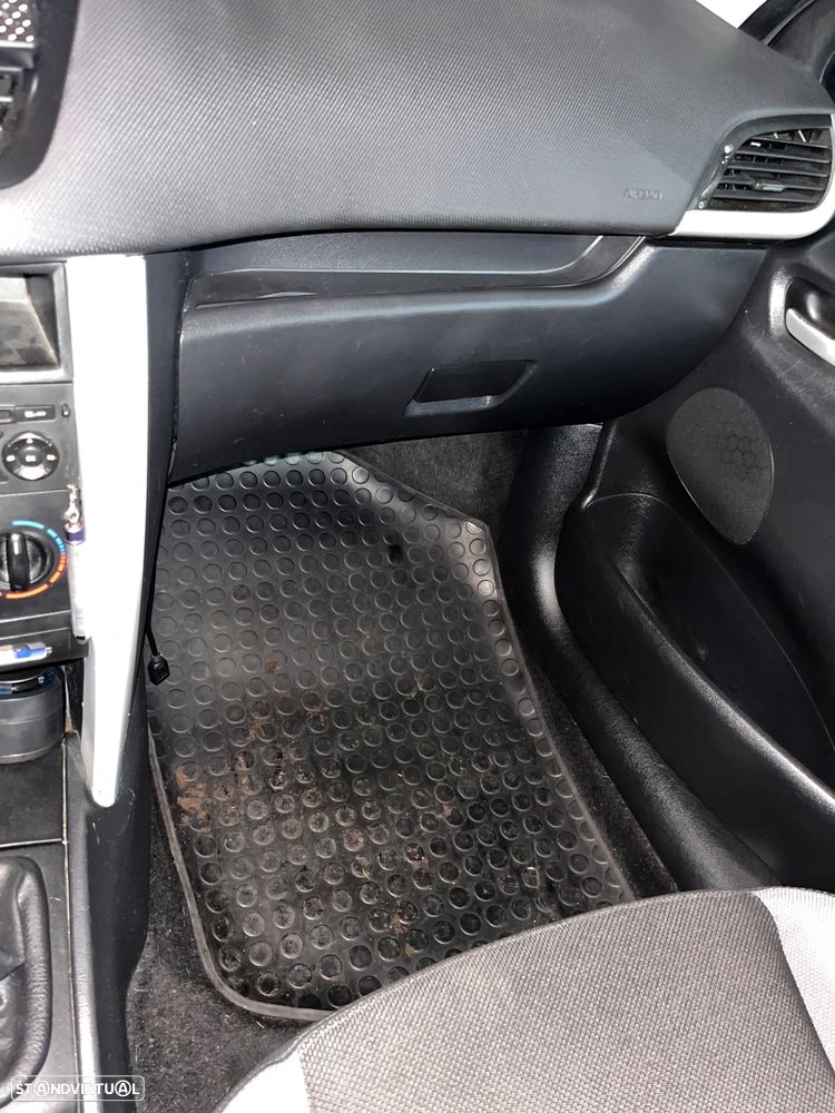 Peugeot 207 1.4 HDi Urban - 11