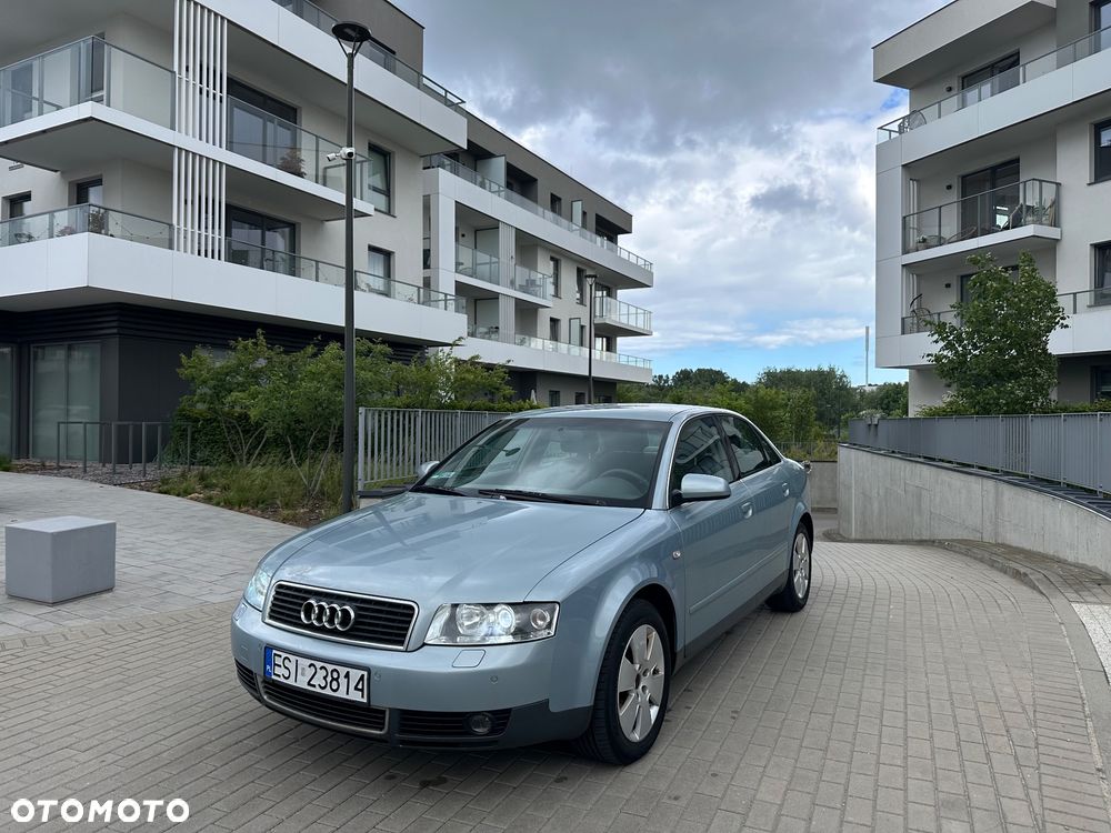 Audi A4 Limousine - 1
