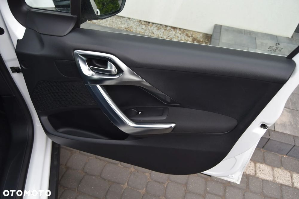 Peugeot 2008 120 VTI Allure - 24