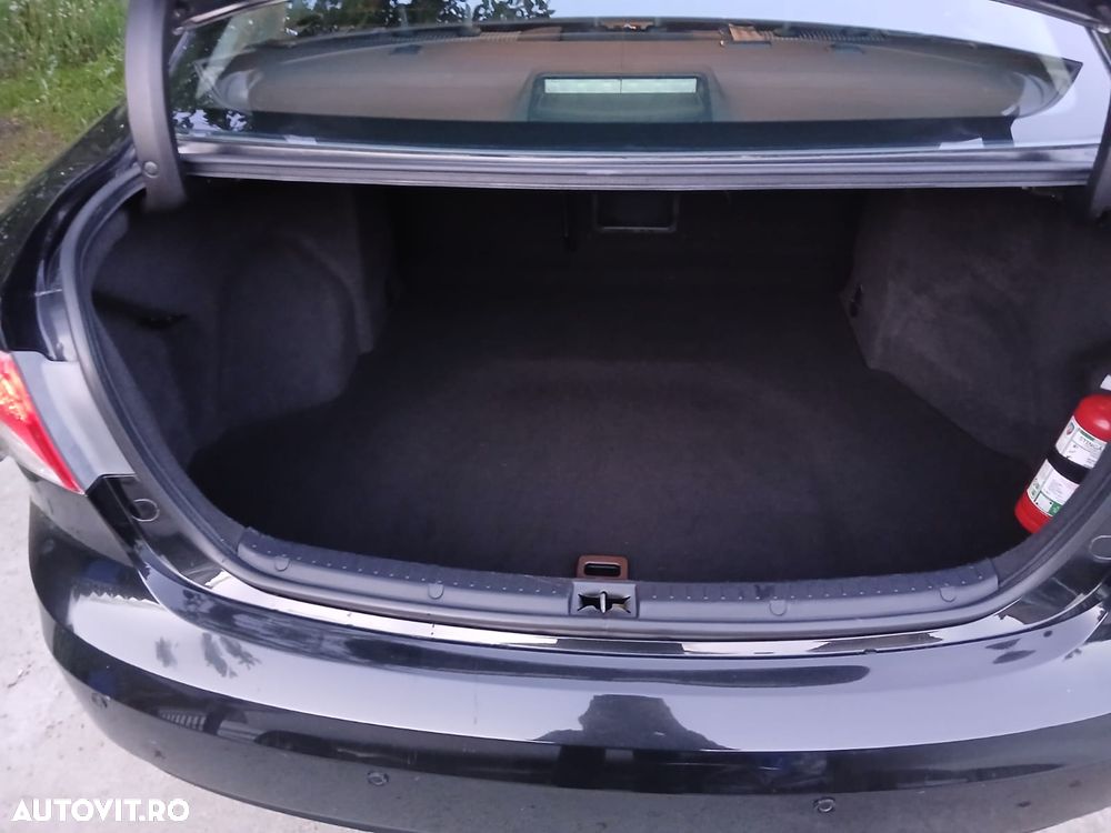 Toyota Avensis 1.6 Executive - 4