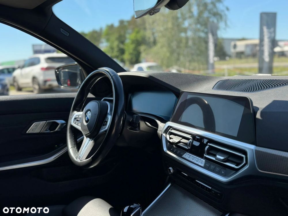 BMW Seria 3 330i xDrive M Sport sport - 32