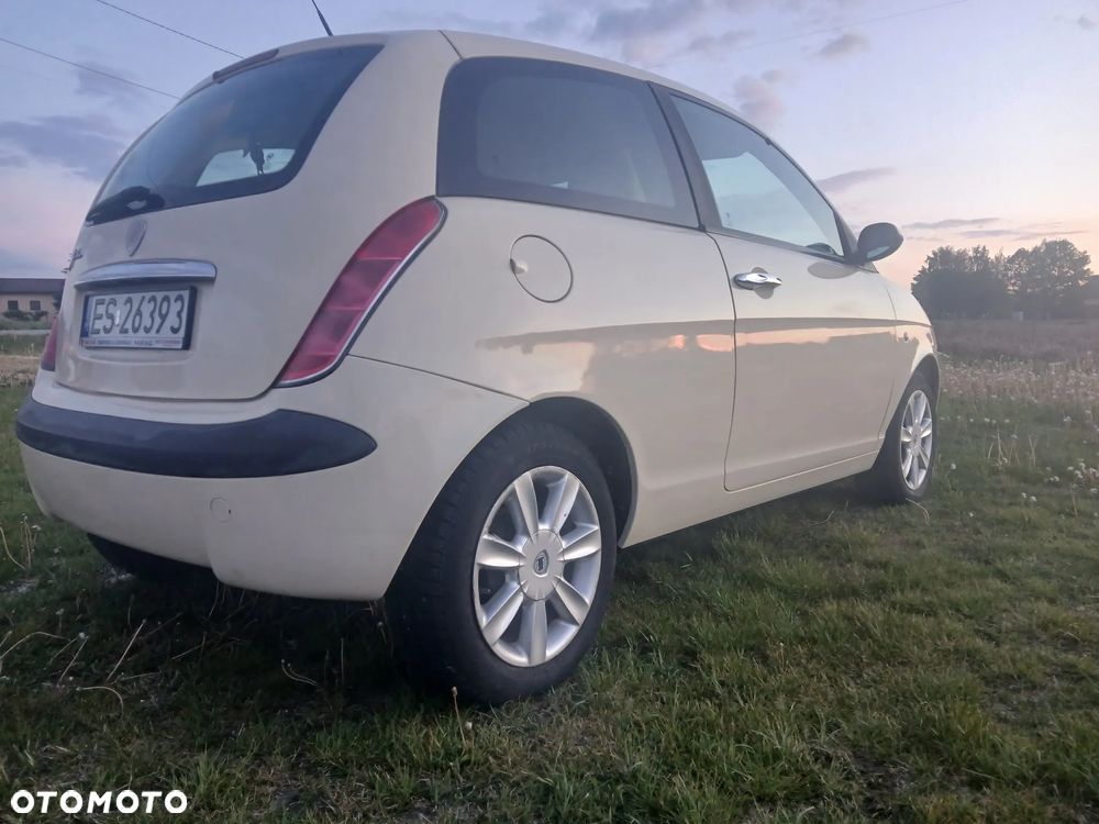 Lancia Ypsilon 1.2 8V Argento (5 os.) - 13