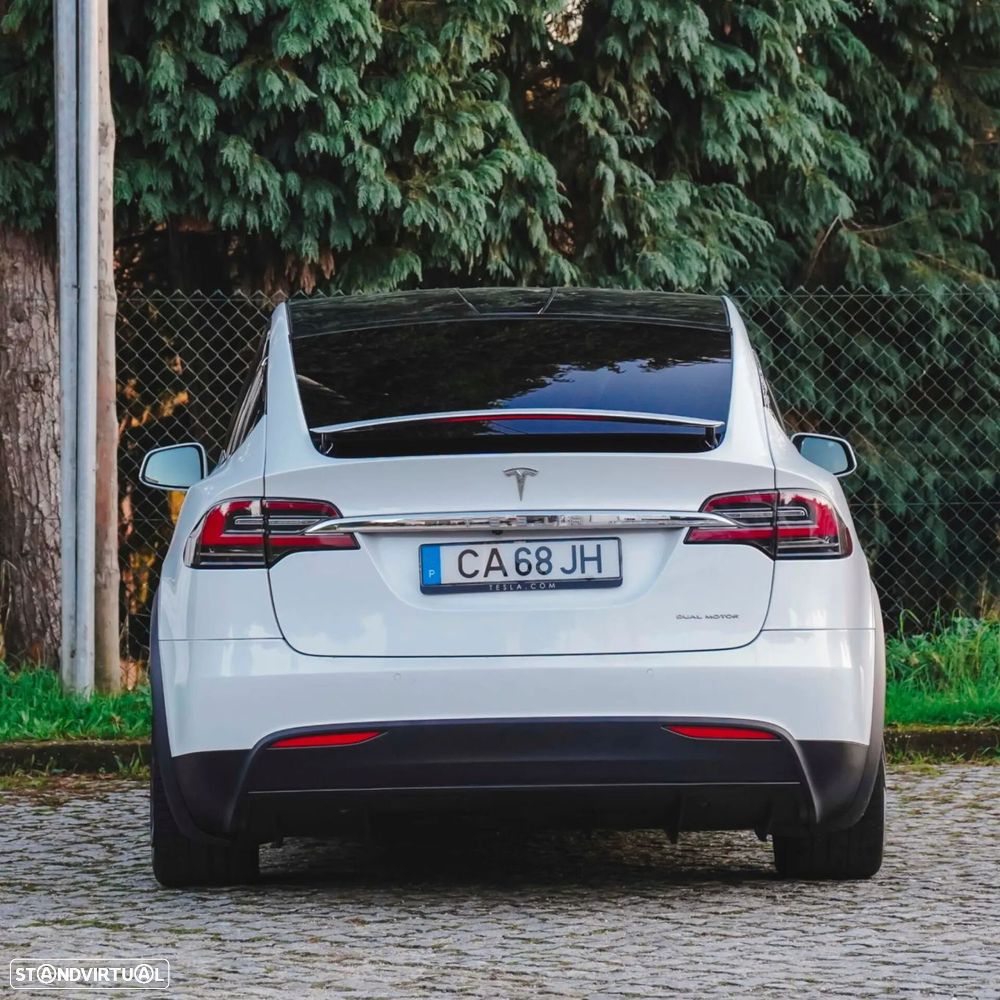 Tesla Model X - 4