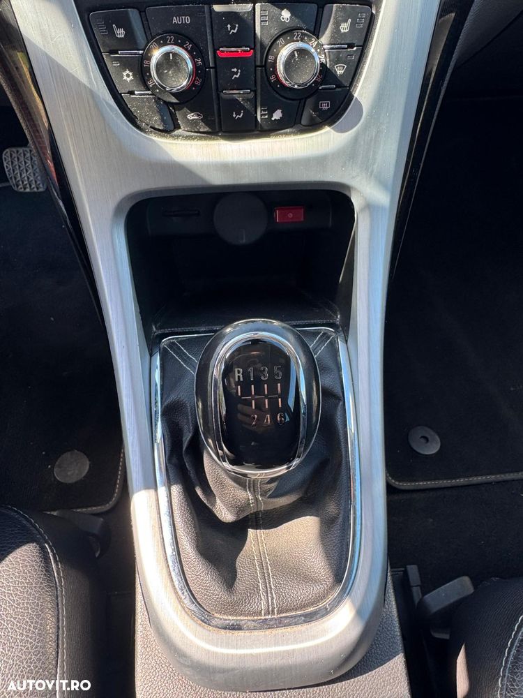 Opel Astra 1.6 Turbo - 12