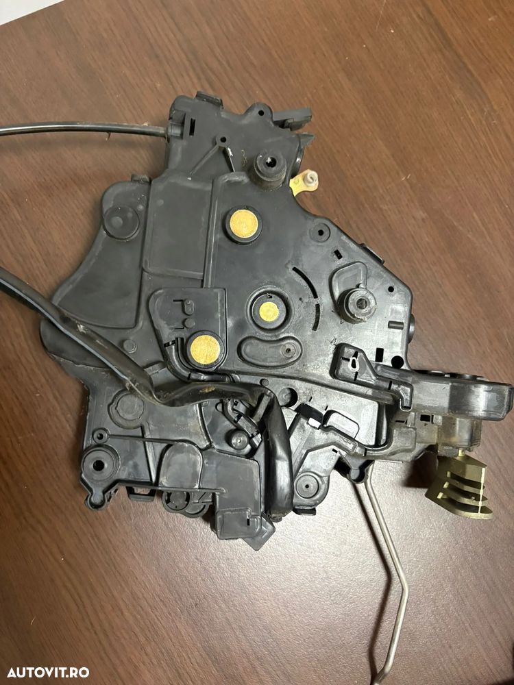 Broasca usa culisanta volkswagen transporter T5 cod 7H0 843 653 BG - 2