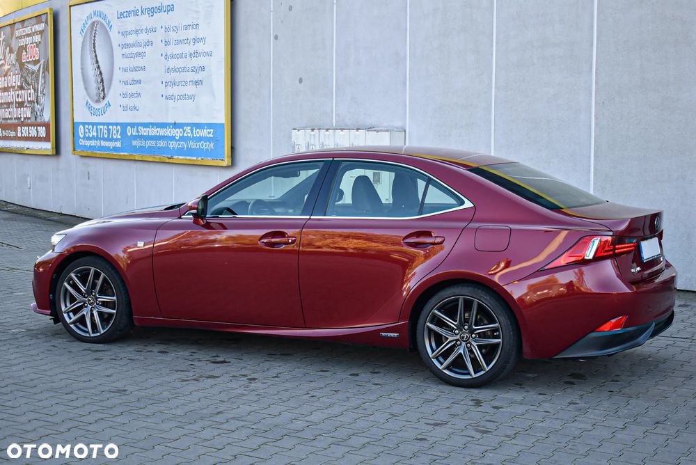 Lexus IS 300h F Sport - 24