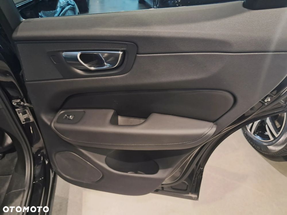 Volvo XC 60 B5 B AWD Plus Dark - 18