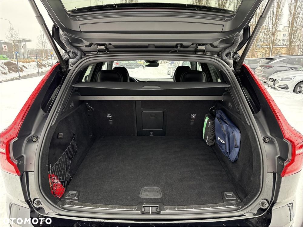 Volvo XC 60 B4 B Plus Dark - 16