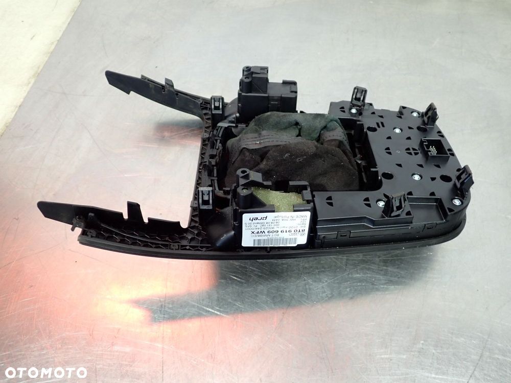 RAMKA WYBIERAKA BIEGÓW PANEL STEROWANIA RADIA AUDI A4 B8 - 5