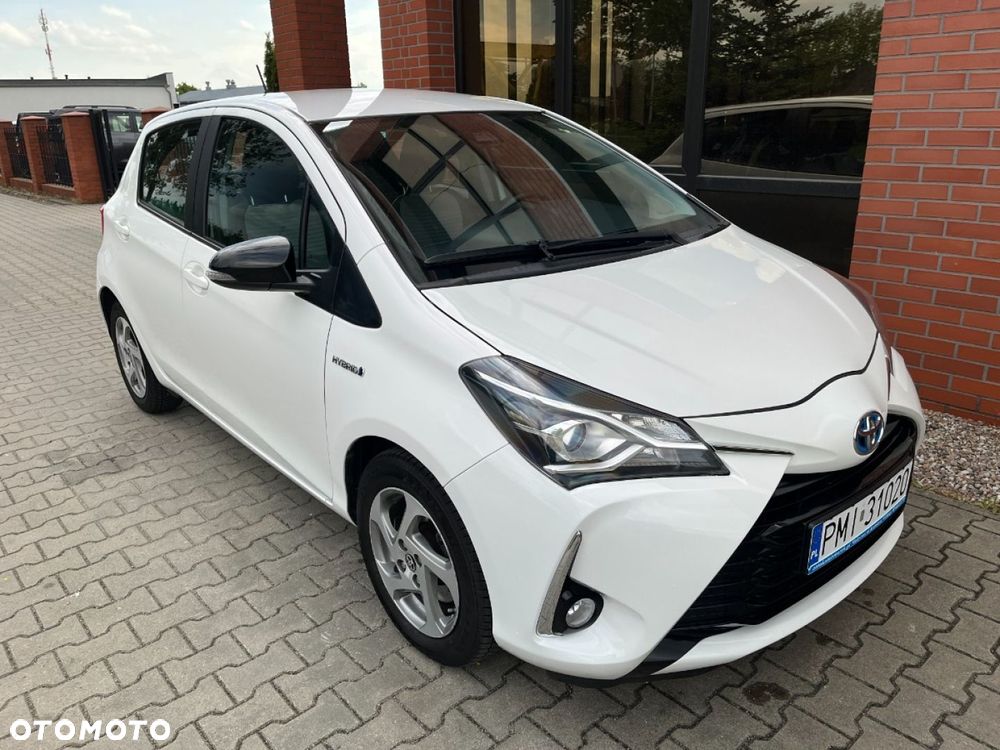 Toyota Yaris Hybrid 100 Business Edition - 2