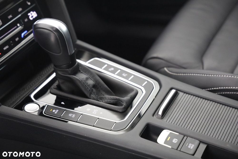 Volkswagen Passat - 14