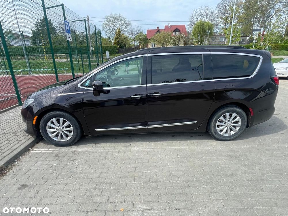 Chrysler Pacifica - 5