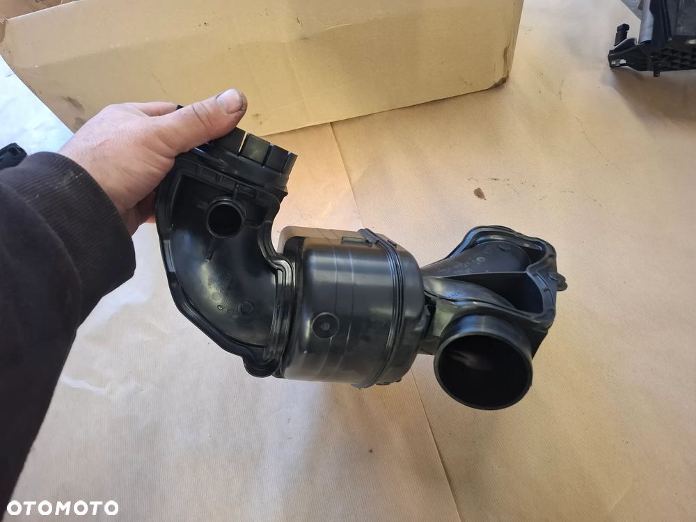 Land Rover Defender 3,0I  dolotu M8E2-9H718-BA - 3