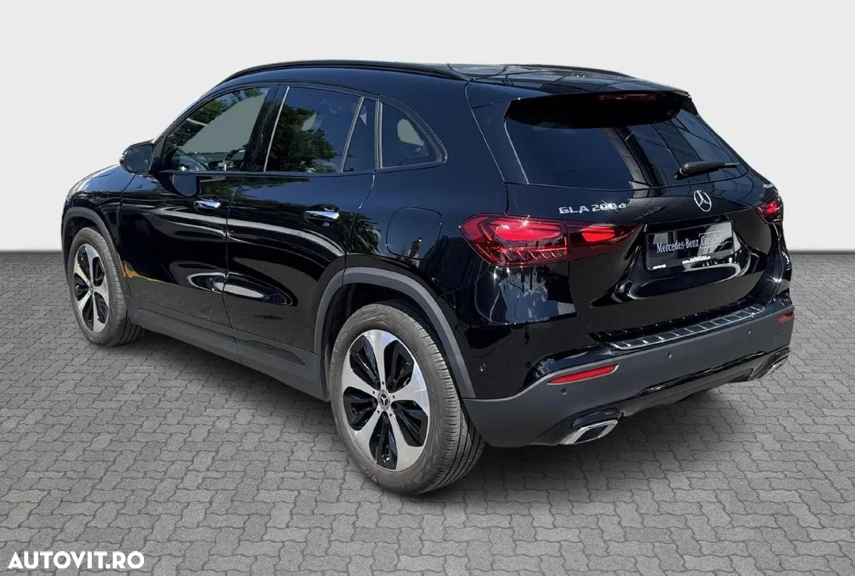 Mercedes-Benz GLA 200 d 4Matic 8G-DCT - 3
