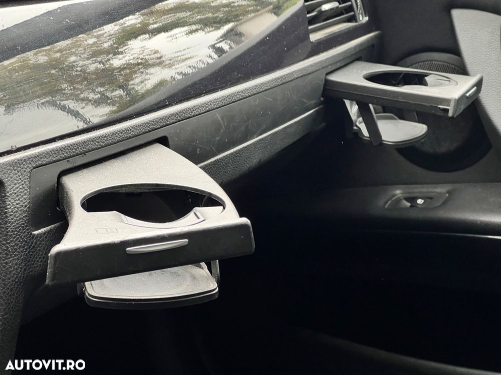 BMW Seria 3 318d DPF Touring Edition Lifestyle - 25