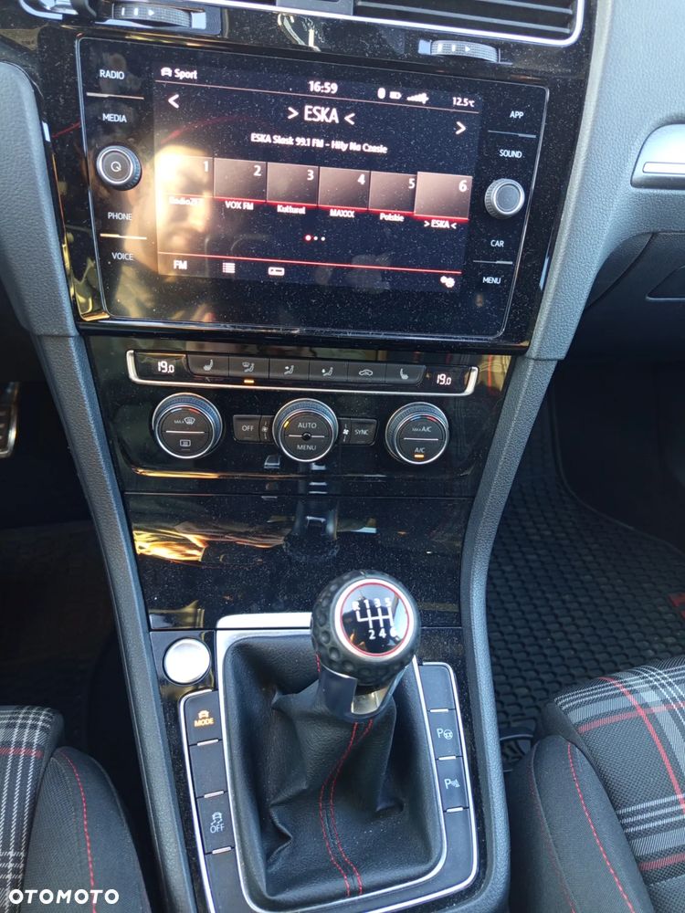 Volkswagen Golf 2.0 TSI OPF GTI - 17