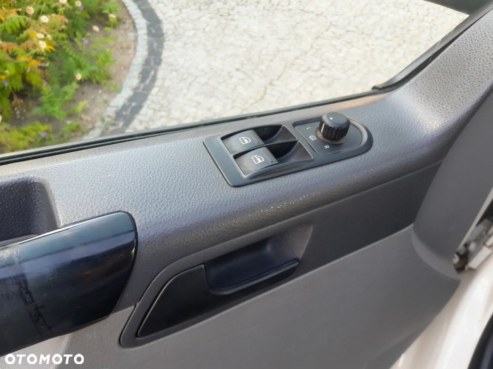 Volkswagen Multivan - 15