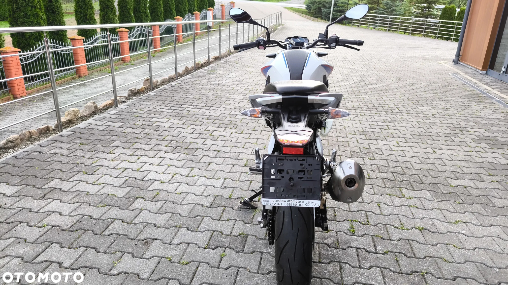 BMW G - 8