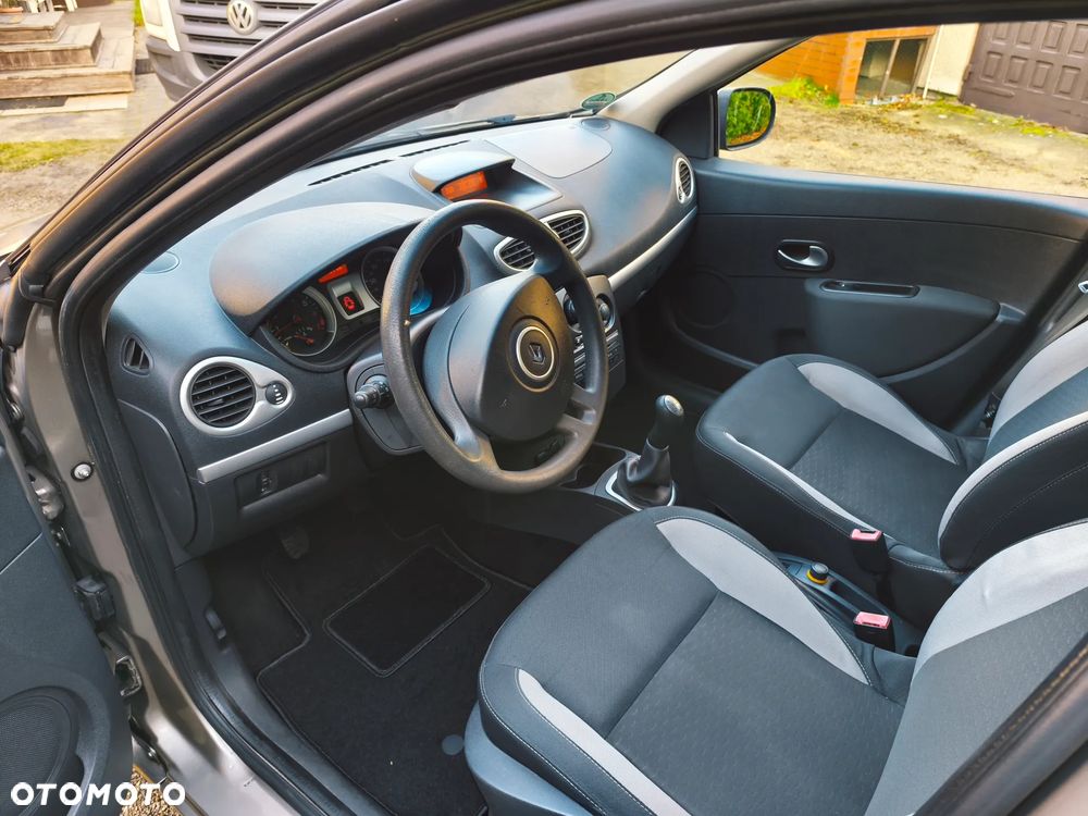 Renault Clio - 22