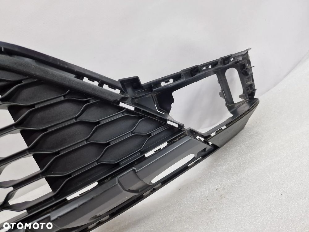 VW T-ROC 2GA 17- SPOJLER / DOKŁADKA / KRATKA ŚRODKOWA ZDERZAKA PRZEDNIEGO PRZÓD , NR 2GA805903D , NR AUKCJI KR408 - 5