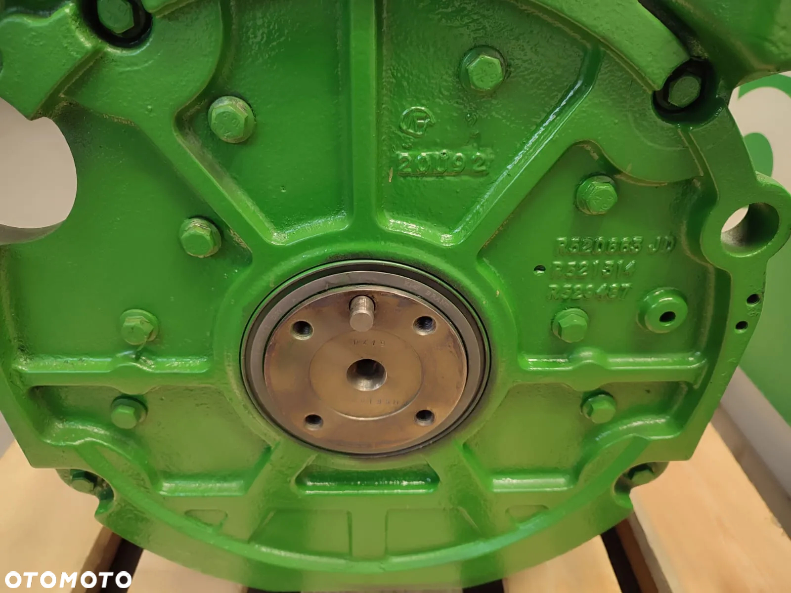 Słupek silnika 4045HL283 JOHN DEERE 6430 - 8