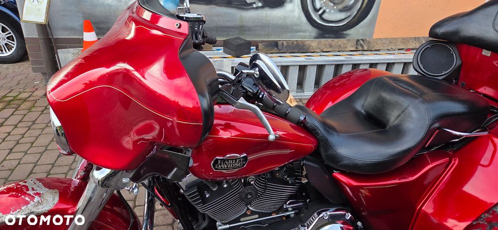 Harley-Davidson FLH Electra Glide - 17