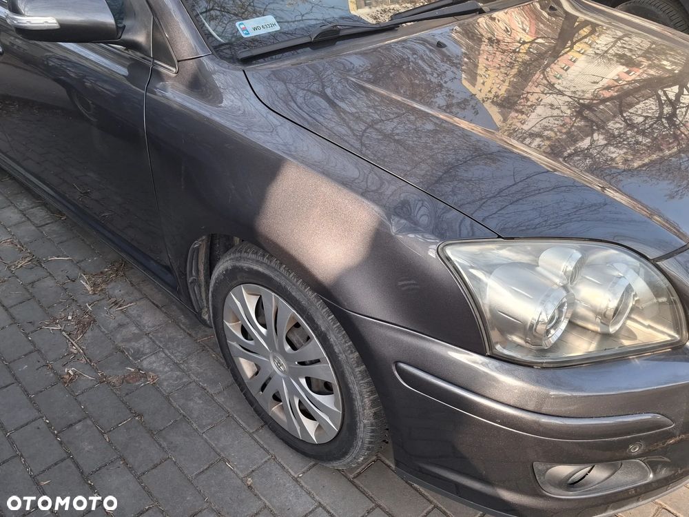 Toyota Avensis 2.0 D-4D - 5