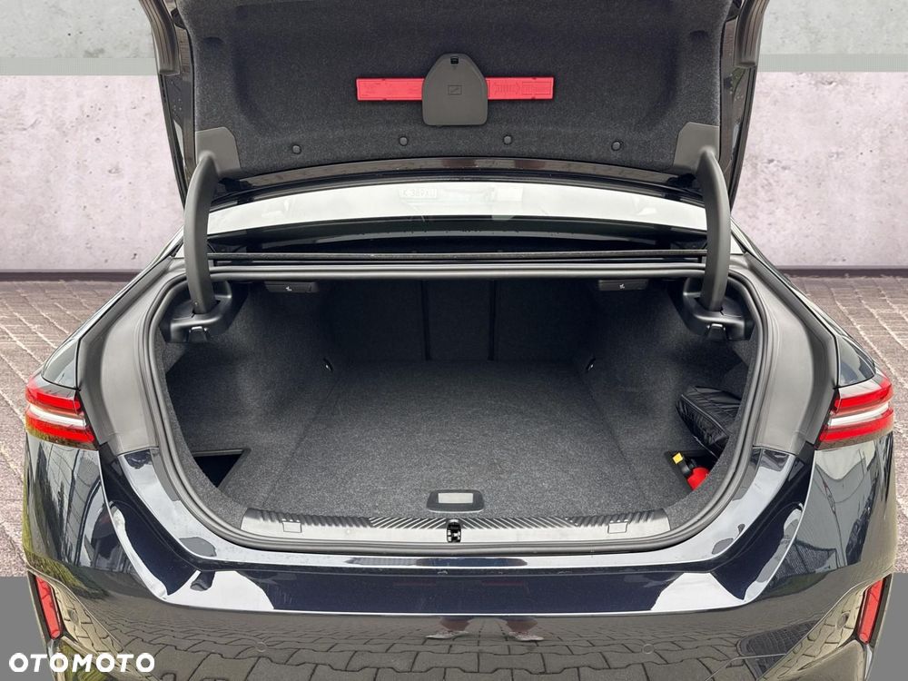 BMW i5 - 21