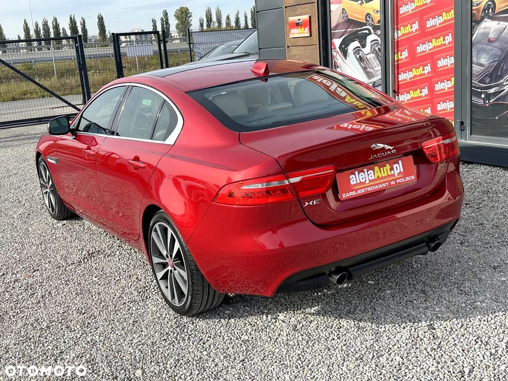 Jaguar XE 25t Prestige - 5