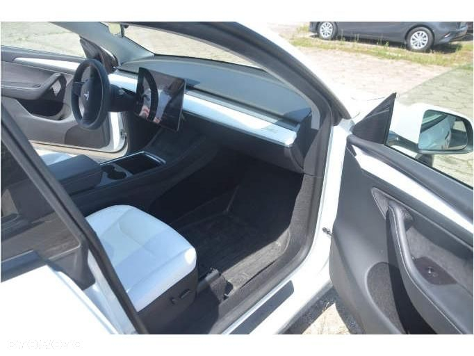 Tesla Y Long Range RWD - 23