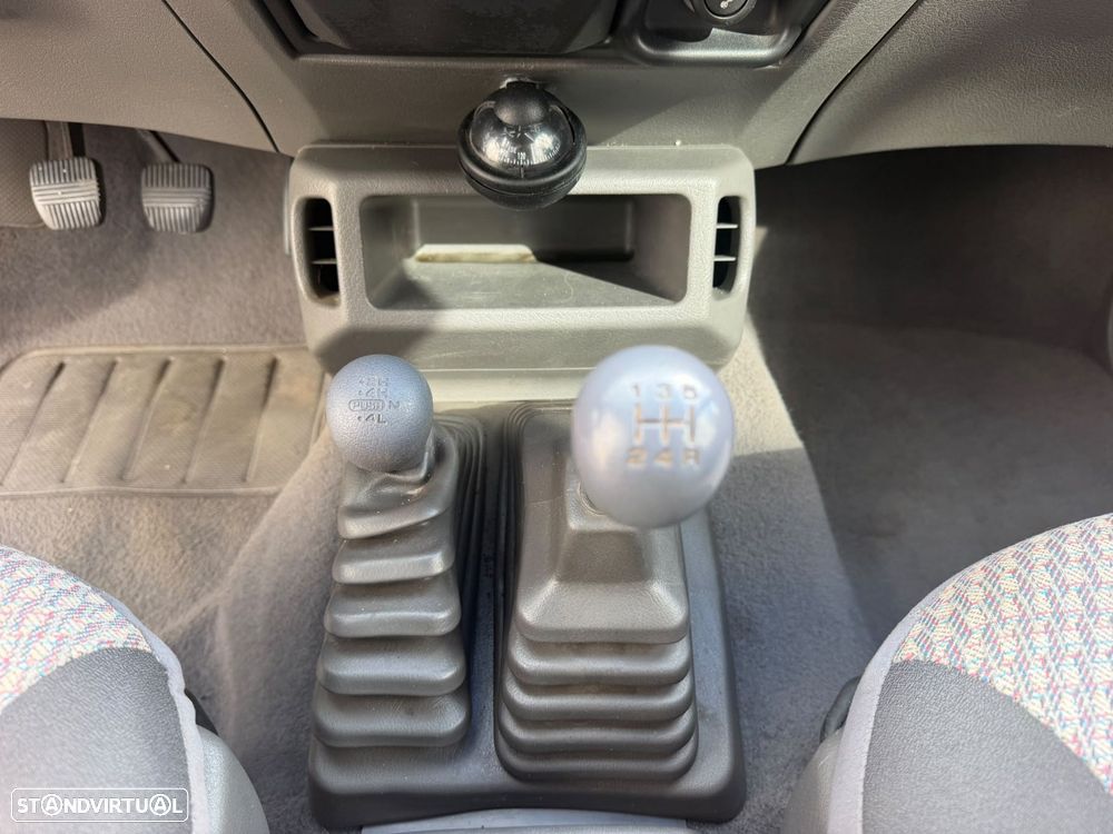 Nissan Terrano II 2.7 LX — fotografia 13