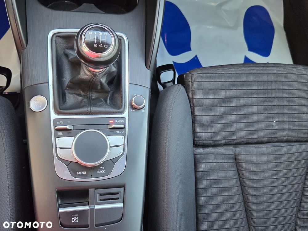 Audi A3 Sportback 2.0 TDI Ambiente - 27